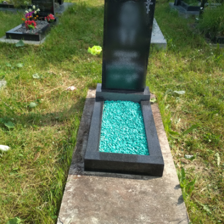 Отсыпка могилы  или цветника цветным щебнем фракция 5-20 мм за 0 руб